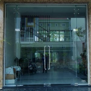cửa kính bản lề sàn 04