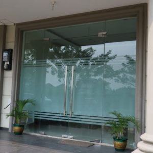 cửa kính bản lề sàn 05
