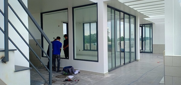 cửa nhôm kính thủ dầu một