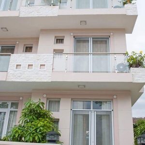 Lan can kính cường lực 10