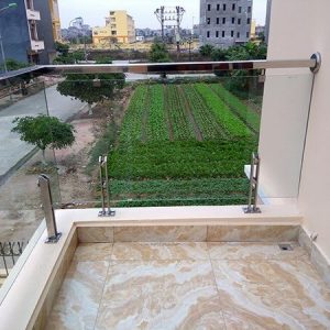 Lan can kính cường lực 12