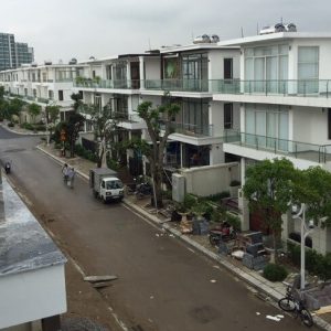 Lan can kính cường lực 13