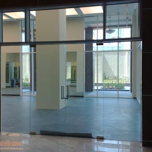 cửa kính cường lực giá rẻ