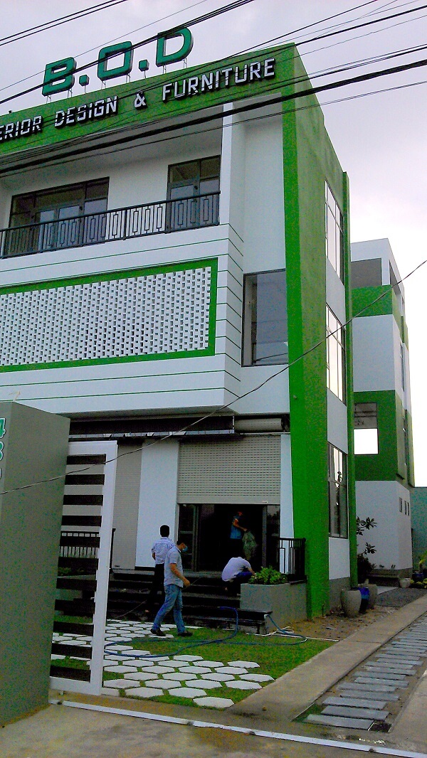 Lap Dat Cua Cuon Cua Nhom Kinh Cong Ty Nha Xuong 06 (1)