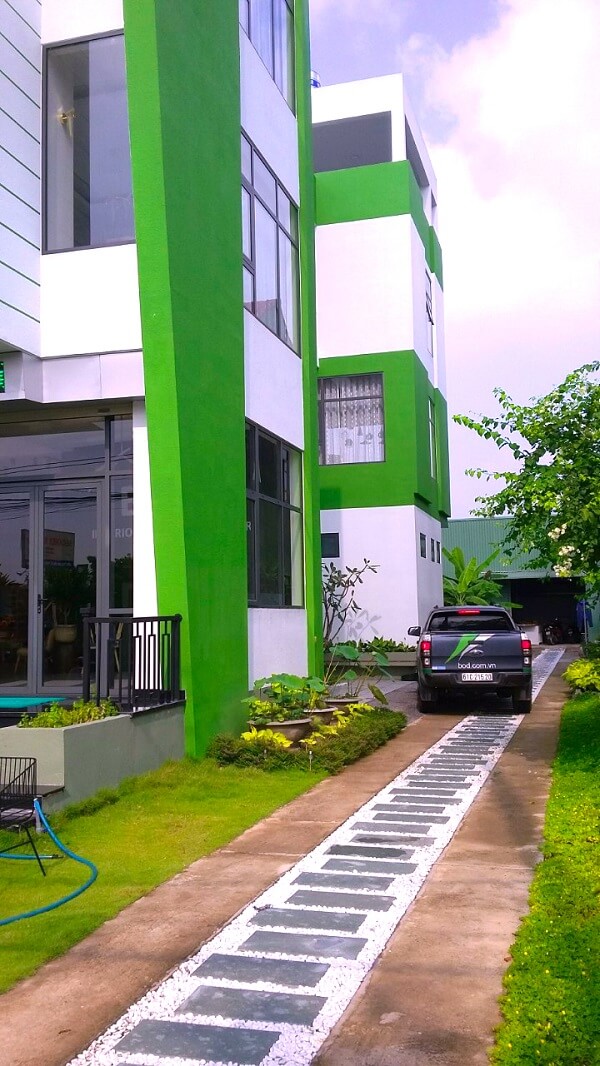 Lap Dat Cua Cuon Cua Nhom Kinh Cong Ty Nha Xuong 07 (1)